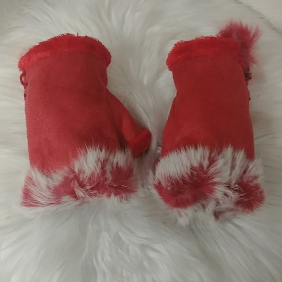 Red Faux Fur Fleece Fingerless Gloves - Picture 5 of 16